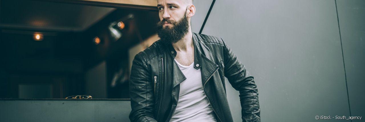 homme avec une barbe style motard