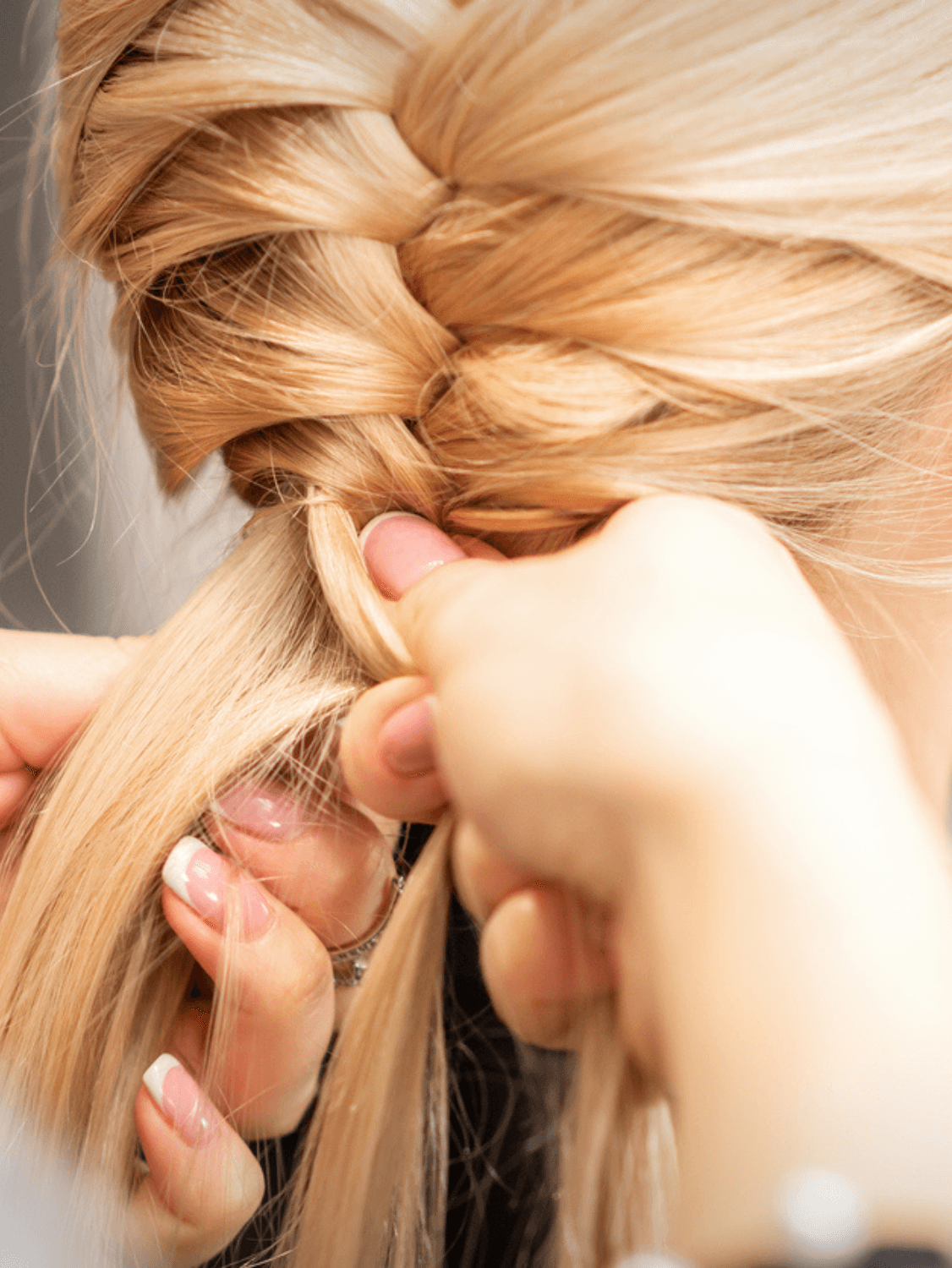 tresse épi de blé, coiffure tendance pour tous les types de cheveux.