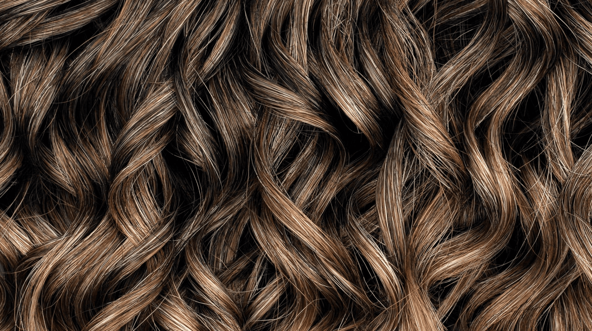 cheveux blouclés en gros plan