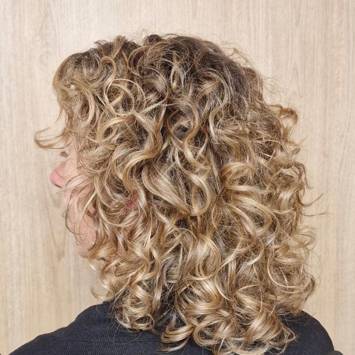 Coiffage des cheveux bouclés Jean Louis David