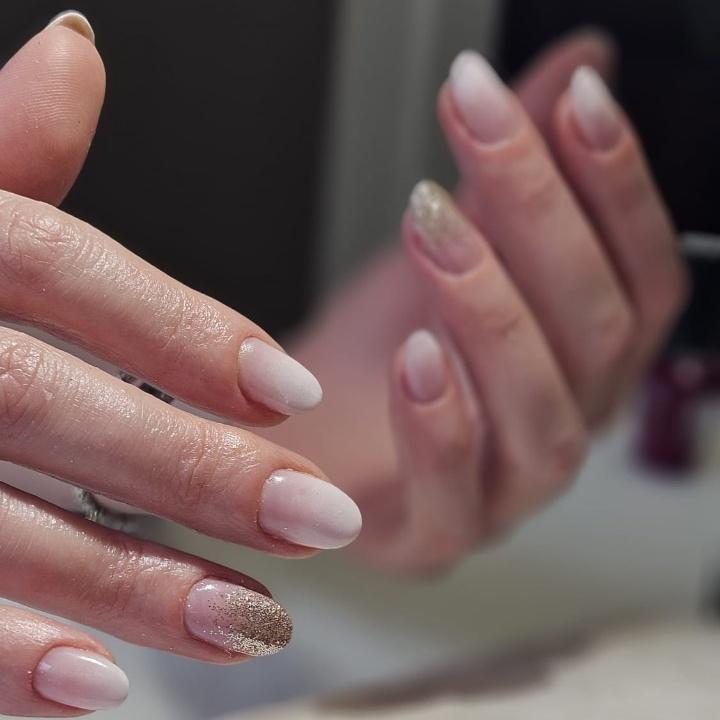 DRY MANICURE CON SEMIPERMANENTE RINFORZATO