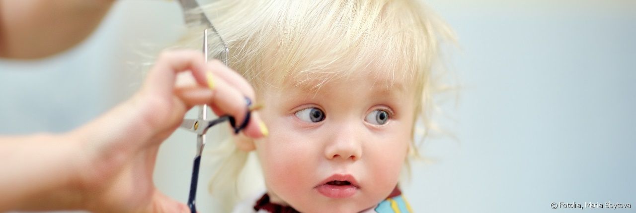 Comment couper les cheveux frisés d'un enfant ?